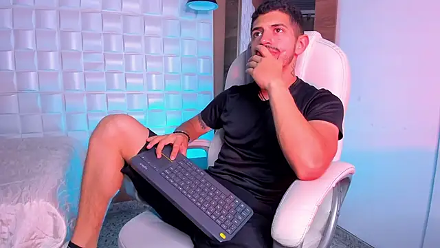 AlejandroStormm online show from 12/05/25, 08:17