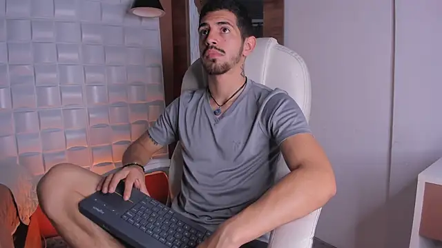 AlejandroStormm online show from 11/19/25, 08:20