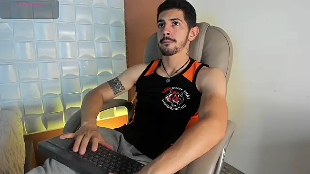 Snapshot of AlejandroStormm chatting on 03/20/26, 04:24 AlejandroStormm online show from 03/20/26, 04:24