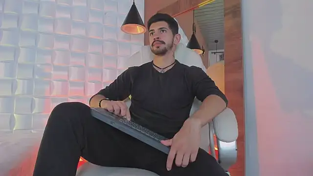 AlejandroStormm online show from 10/20/25, 09:04