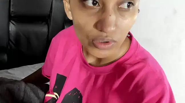 Snapshot of ElizaAndQuisha chatting on 03/20/25, 12:32 ElizaAndQuisha online show from 03/20/25, 12:32