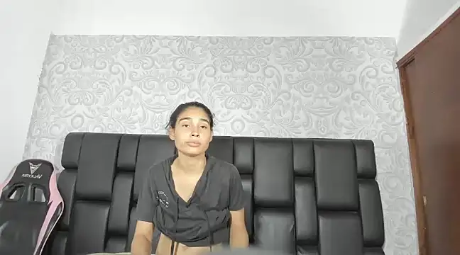Snapshot of ElizaAndQuisha chatting on 03/12/25, 03:51 ElizaAndQuisha online show from 03/12/25, 03:51