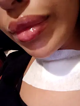 Sexlove1xo online show from 10/25/25, 12:21