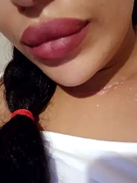 Sexlove1xo online show from 11/06/25, 02:15