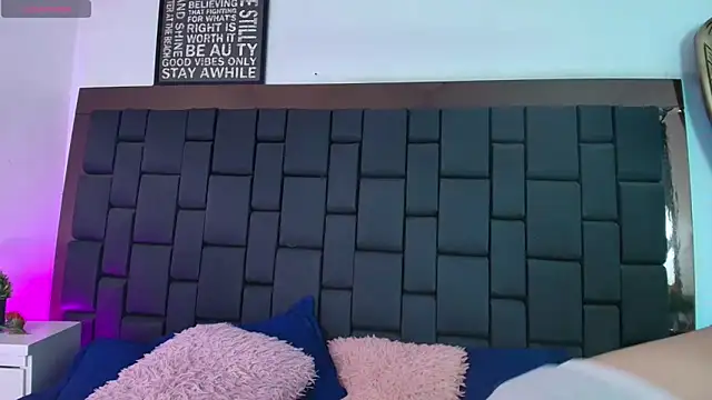 Lexi Howard  online show from 11/14/25, 04:38