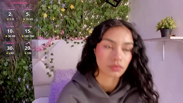 Anniie  Evans online show from 12/01/25, 03:24