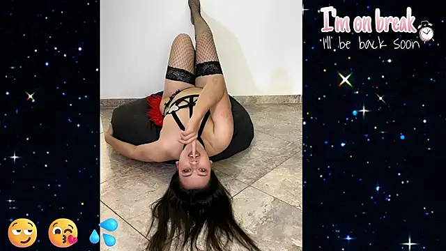 Snapshot of Mila_roussee chatting on 10/15/25, 01:48 Mila roussee online show from 10/15/25, 01:48