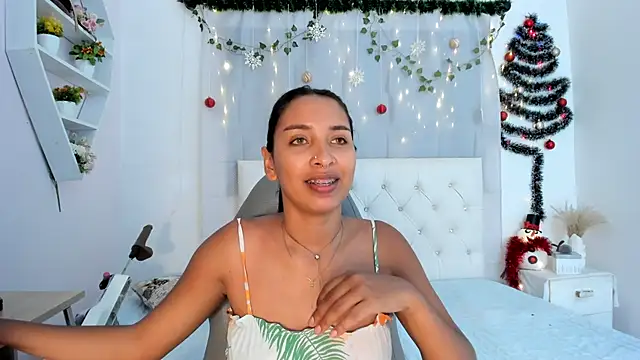 Emma lorense22 online show from 12/18/25, 08:01