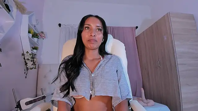 Emma lorense22 online show from 10/23/25, 07:23