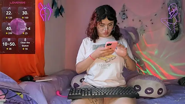 Maddy Jhonsson online show from 10/27/25, 10:22