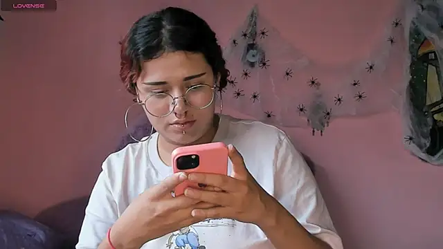 Maddy Jhonsson online show from 10/31/25, 06:48