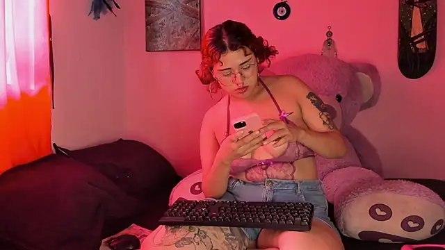 Maddy Jhonsson online show from 02/16/26, 08:40