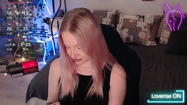 Snapshot of lissallor_ chatting on 10/08/25, 06:08 lissallor online show from 10/08/25, 06:08