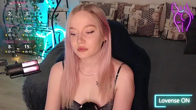 Snapshot of lissallor_ chatting on 10/06/25, 03:35 lissallor online show from 10/06/25, 03:35