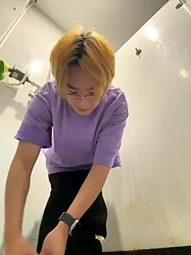 Snapshot of Anson0722 chatting on 10/30/25, 03:31 Anson0722 online show from 10/30/25, 03:31