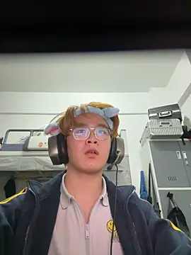 Snapshot of Anson0722 chatting on 10/27/25, 03:24 Anson0722 online show from 10/27/25, 03:24