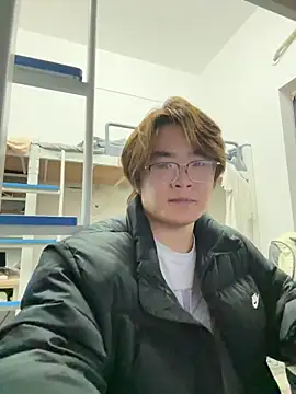 Snapshot of Anson0722 chatting on 12/18/25, 02:32 Anson0722 online show from 12/18/25, 02:32