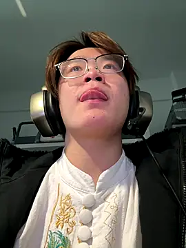 Snapshot of Anson0722 chatting on 11/21/25, 07:51 Anson0722 online show from 11/21/25, 07:51