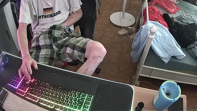 DerGeileLoveboy online show from 08/03/26, 03:40