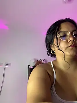 Snapshot of Leah_yuah_ chatting on 02/23/25, 06:07 Leah yuah online show from 02/23/25, 06:07