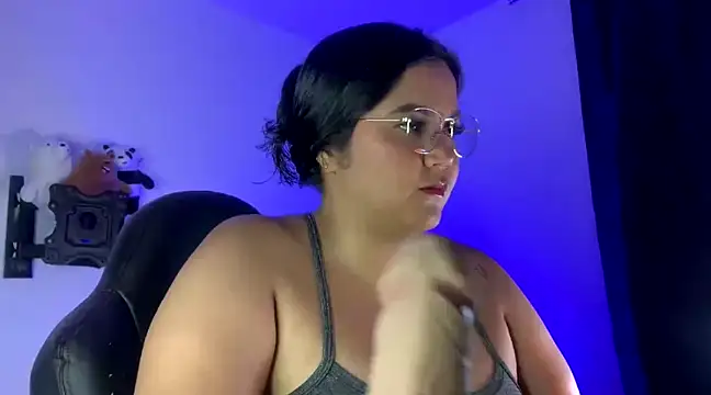 Snapshot of Leah_yuah_ chatting on 02/24/25, 11:30 Leah yuah online show from 02/24/25, 11:30