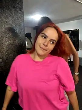 Snapshot of Anaroussew02 chatting on 12/19/25, 06:54 Anaroussew02 online show from 12/19/25, 06:54