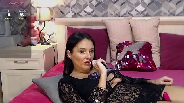 Nico1e Smith online show from 12/16/25, 06:06