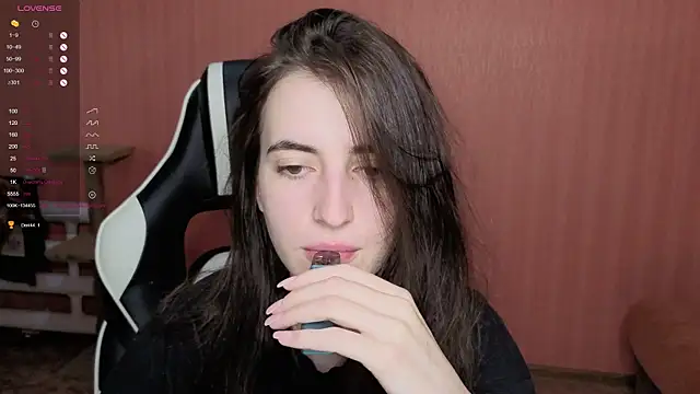 Snapshot of reaiss chatting on 11/25/25, 04:57 reaiss online show from 11/25/25, 04:57