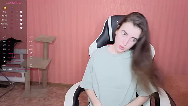 Snapshot of reaiss chatting on 12/17/25, 04:06 reaiss online show from 12/17/25, 04:06