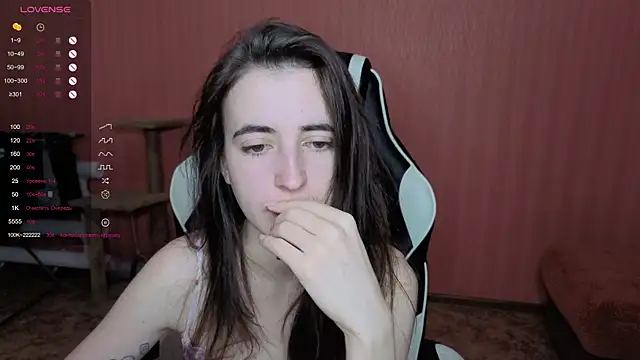 Snapshot of reaiss chatting on 12/15/25, 04:29 reaiss online show from 12/15/25, 04:29