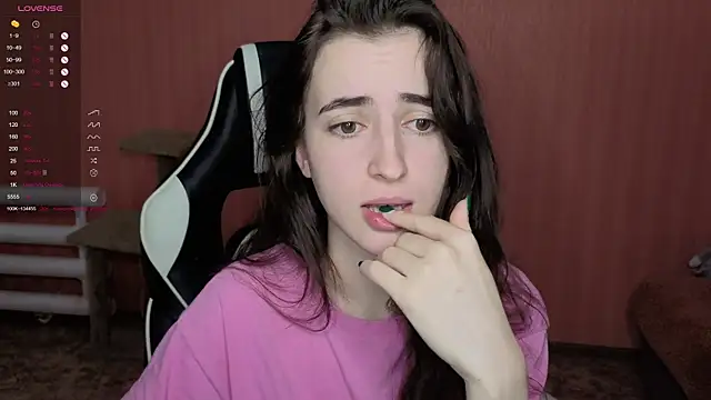 Snapshot of reaiss chatting on 11/18/25, 05:55 reaiss online show from 11/18/25, 05:55