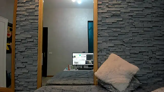 Snapshot of Bella_Posh chatting on 03/20/25, 07:14 Bella Posh online show from 03/20/25, 07:14