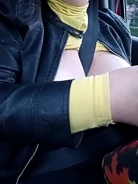 Snapshot of Erika41 chatting on 11/13/25, 06:17 Erika41 online show from 11/13/25, 06:17