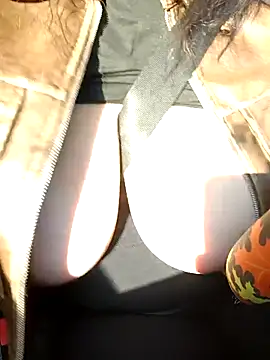 Snapshot of Erika41 chatting on 10/28/25, 08:13 Erika41 online show from 10/28/25, 08:13