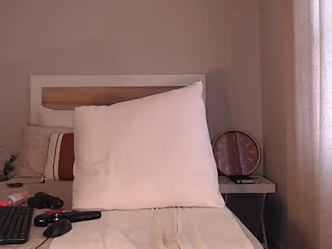 Bee Bella1 online show from 11/15/25, 09:24