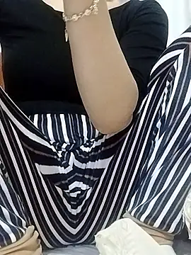 Snapshot of BUSE8821 chatting on 01/11/26, 05:20 BUSE8821 online show from 01/11/26, 05:20