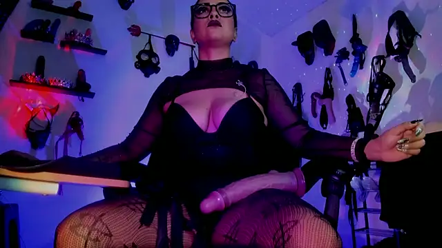 Snapshot of veresskaardila77 chatting on 12/22/25, 01:22 veresskaardila77 online show from 12/22/25, 01:22