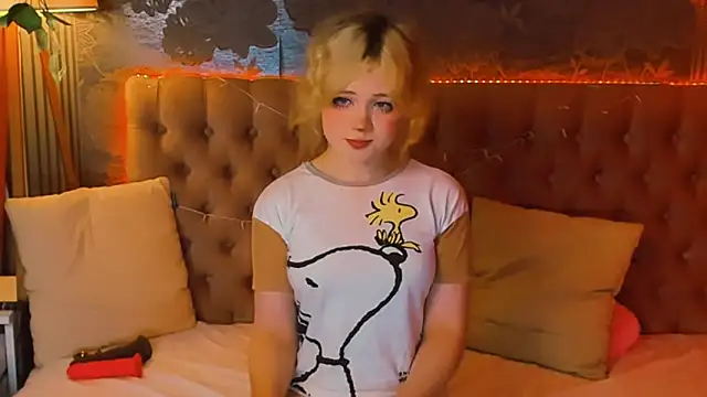 Snapshot of EmilyAngells chatting on 05/14/26, 06:32 EmilyAngells online show from 05/14/26, 06:32