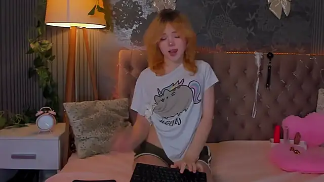 EmilyAngells online show from 12/22/25, 06:46