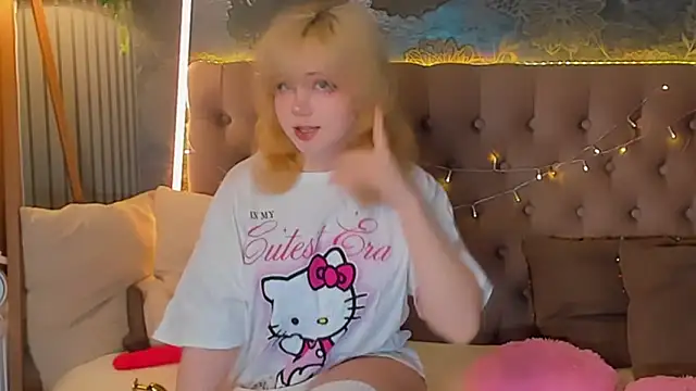 Snapshot of EmilyAngells chatting on 03/18/26, 07:00 EmilyAngells online show from 03/18/26, 07:00