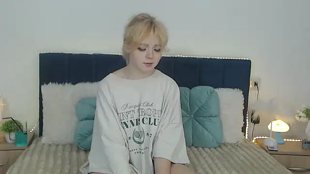 Snapshot of EmilyAngells chatting on 09/10/25, 06:34 EmilyAngells online show from 09/10/25, 06:34