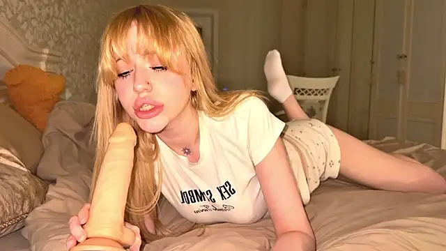  BunnyDollStella  online show from 02/04/26, 04:40