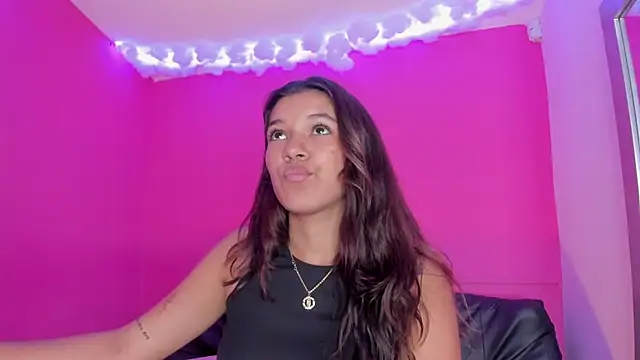 Snapshot of violett_24_ chatting on 03/05/25, 07:06 violett 24 online show from 03/05/25, 07:06