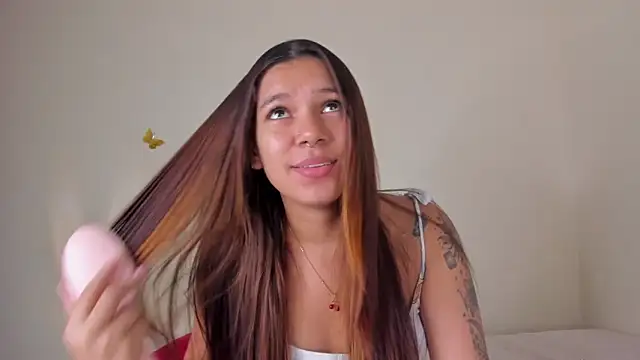 Snapshot of violett_24_ chatting on 10/08/25, 11:16 violett 24 online show from 10/08/25, 11:16