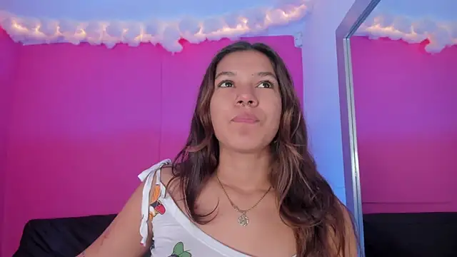 Snapshot of violett_24_ chatting on 03/22/25, 12:57 violett 24 online show from 03/22/25, 12:57