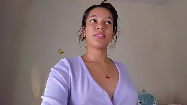 Snapshot of violett_24_ chatting on 11/14/25, 01:20 violett 24 online show from 11/14/25, 01:20