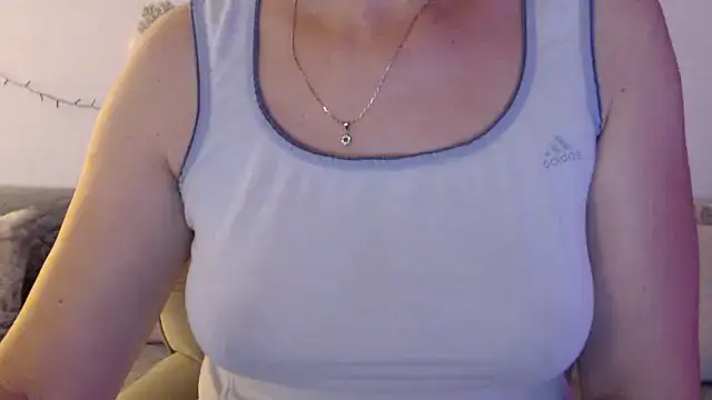 Snapshot of YourfantasyGiuly chatting on 07/07/26, 06:47 YourfantasyGiuly online show from 07/07/26, 06:47