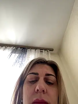 Lusi Luxary online show from 11/18/25, 04:16