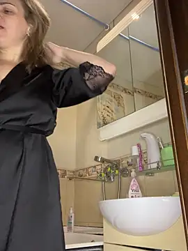 Lusi Luxary online show from 11/26/25, 05:51