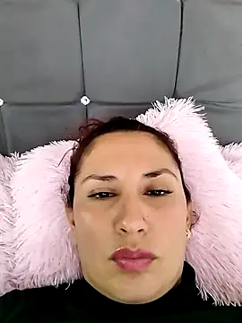 Snapshot of Megan-01- chatting on 03/21/25, 06:51 Megan-01- online show from 03/21/25, 06:51